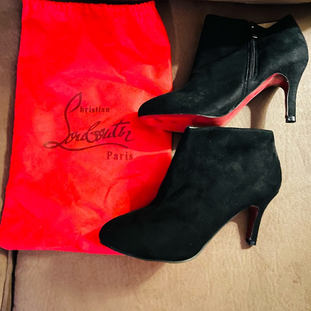 Imitation Christian Louboutins.